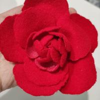 Spilla in feltro rosa rossa nuova