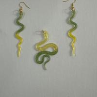 Parure artigianale in resina