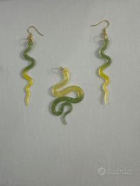 Parure artigianale in resina