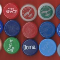 TAPPI DI PLASTICA A VITE (vari e diversi)