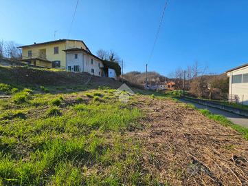 CASA SEMINDIPENDENTE A INCISA SCAPACCINO