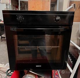 forno da incasso del marchio Beko. 