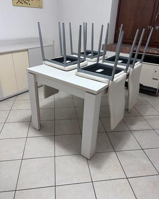 Arredamento varie camera/tavolo/sedie