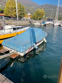 Barca a motore