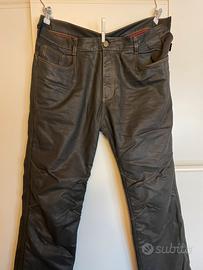 Pantaloni moto con protezioni