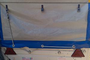 Carrello UMBRA Rimorchi bianco con gabbia cani  