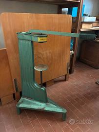 Tappatrice d'epoca per bottiglie