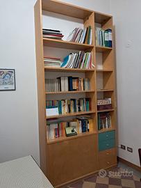 Libreria in legnomassello di falegnameria