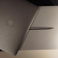 MacBook Air 2017 8gb RAM 128gb