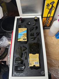 Quadro con bottiglia rotta 