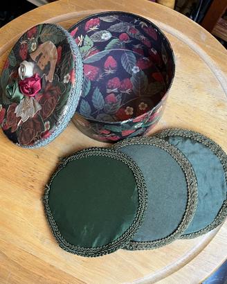 Portagioie vintage decorato con 3 cuscinetti