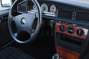 Mercedes-Benz 190 E 2.0