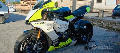 Yamaha r1 m 