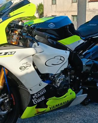 Yamaha r1 m 