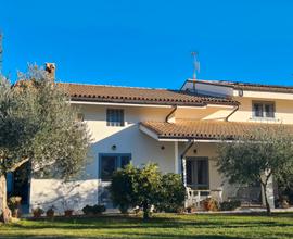 Immobile (porzione Villa) zona Cantone