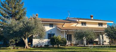 Immobile (porzione Villa) zona Cantone