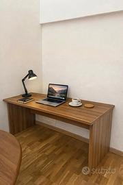 Scrivania moderna in legno, studio, smart working