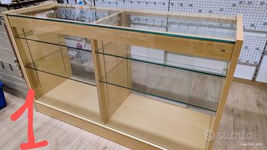 Arredamento vario per negozio