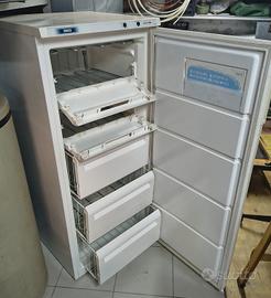 Congelatore verticale Zanussi 