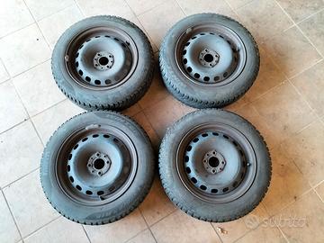 Gomme Pirelli con cerchione