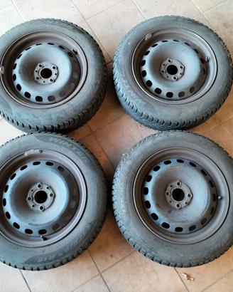 Gomme Pirelli con cerchione