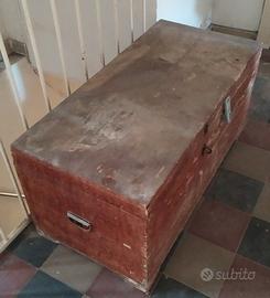 vetrina, divano letto, cassapanca e 2 cassettiere