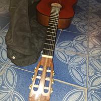 chitarra classica con custodia 