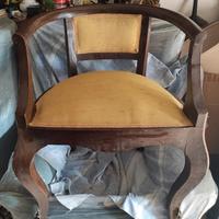 2 poltroncine in noce con imbottitura in raso gial