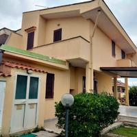 Lido dei pini villino a schiera angolare 3 livelli