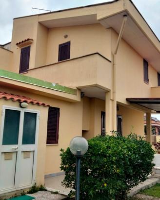 Lido dei pini villino a schiera angolare 3 livelli