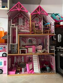 Casa delle bambole in legno