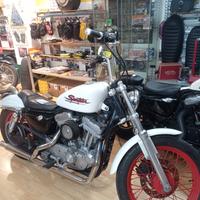 Harley Davidson Sportster Hugger 883 del 2000.