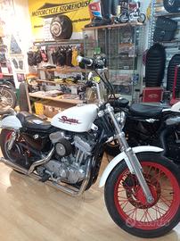 Harley Davidson Sportster Hugger 883 del 2000.