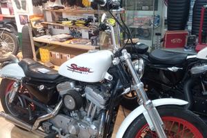 Harley Davidson Sportster Hugger 883 del 2000.