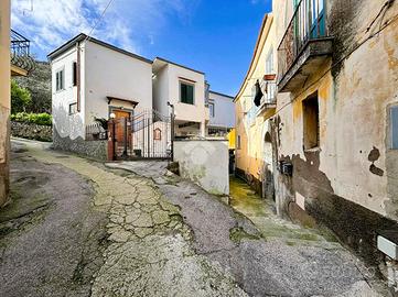 MONOLOCALE A VICO EQUENSE