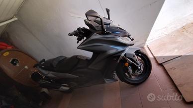 Kymco AK 550