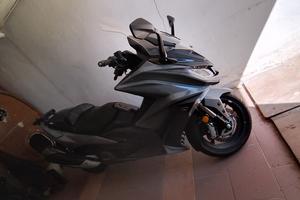 Kymco AK 550