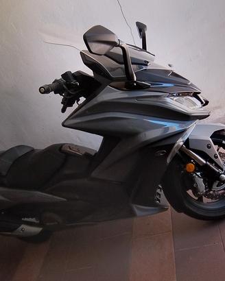 Kymco AK 550