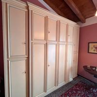 Armadio in legno laccato