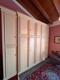 Armadio in legno laccato
