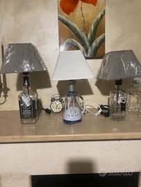 Lampade con bottiglie di alcolici