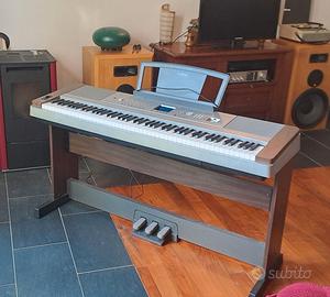 Pianoforte digitale Yamaha DGX640