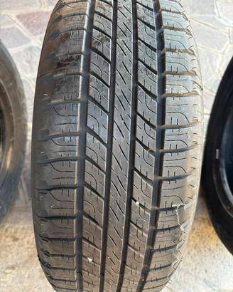 Gomme 235/65/17