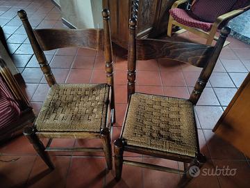 Coppia di sedie rustiche con seduta in paglia