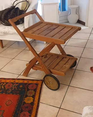 Carrello in legno con ruote e pieghevole 