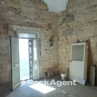 EDIFICIO DI ANTICA COSTRUZIONE IN CENTRO STORICO