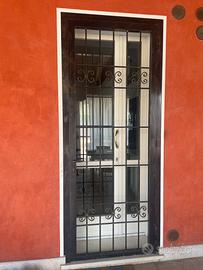 Porta inferriata nera