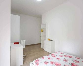 Subito - Spacest.com by Roomless - Stanza in appartamento di 208 m² a ...