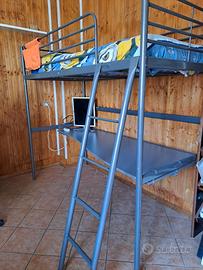 Letto a soppalco con scrivania