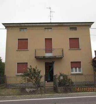 Immobile in asta di 504 m² con più di 5 locali a S